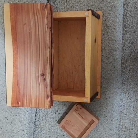 Vintage Handcrafted Small Jewelry Box/Chest - Picture 4 of 12